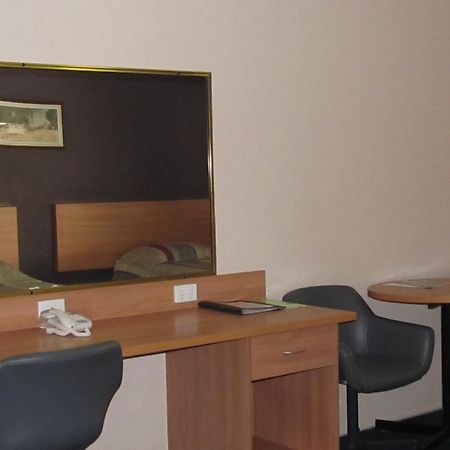 רוקהמפטון Sunpalms Motel חדר תמונה