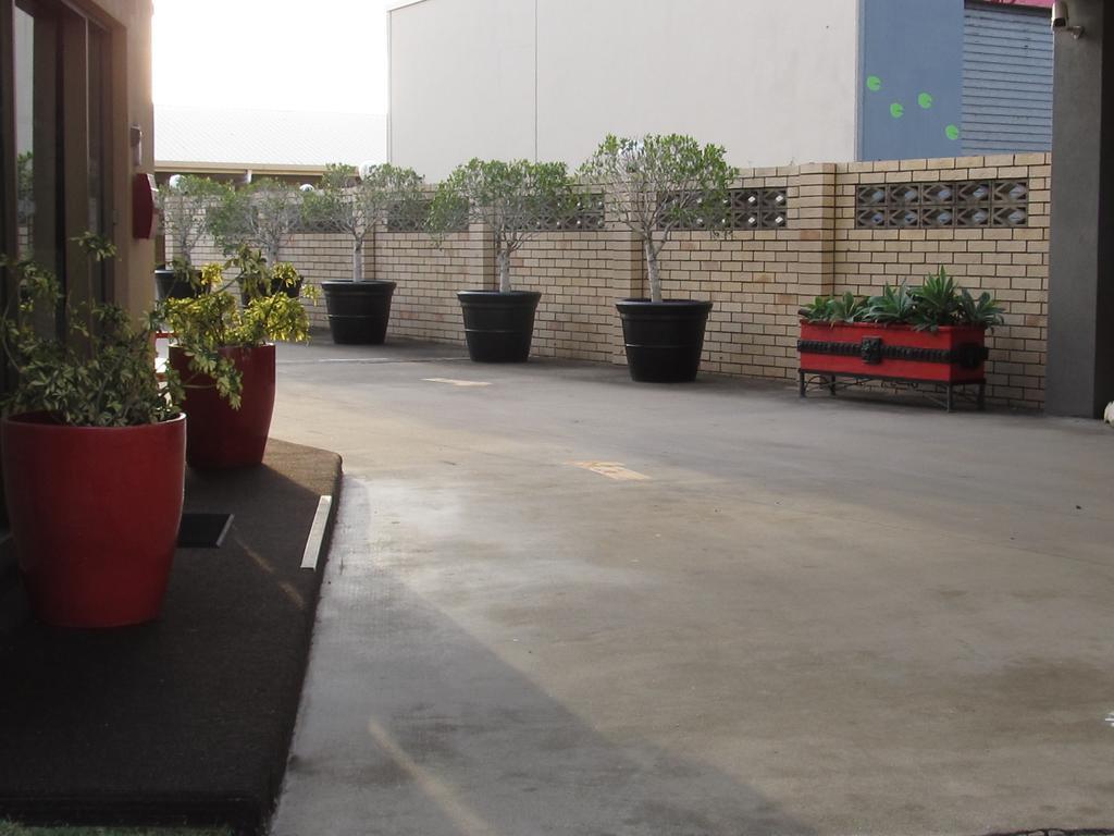 רוקהמפטון Sunpalms Motel מראה חיצוני תמונה