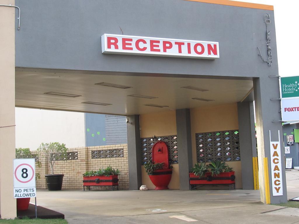 רוקהמפטון Sunpalms Motel מראה חיצוני תמונה