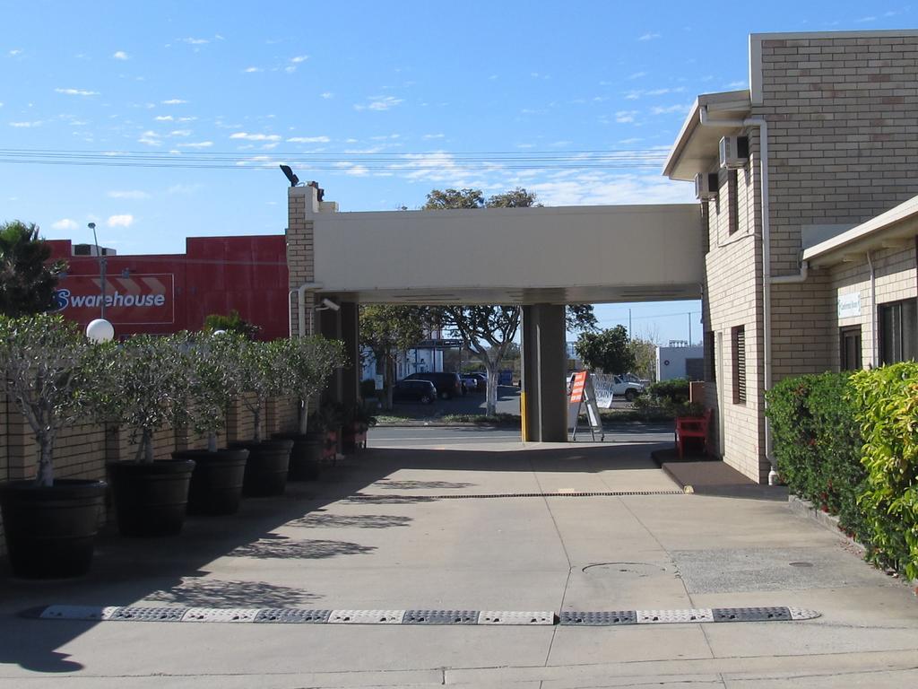 רוקהמפטון Sunpalms Motel מראה חיצוני תמונה