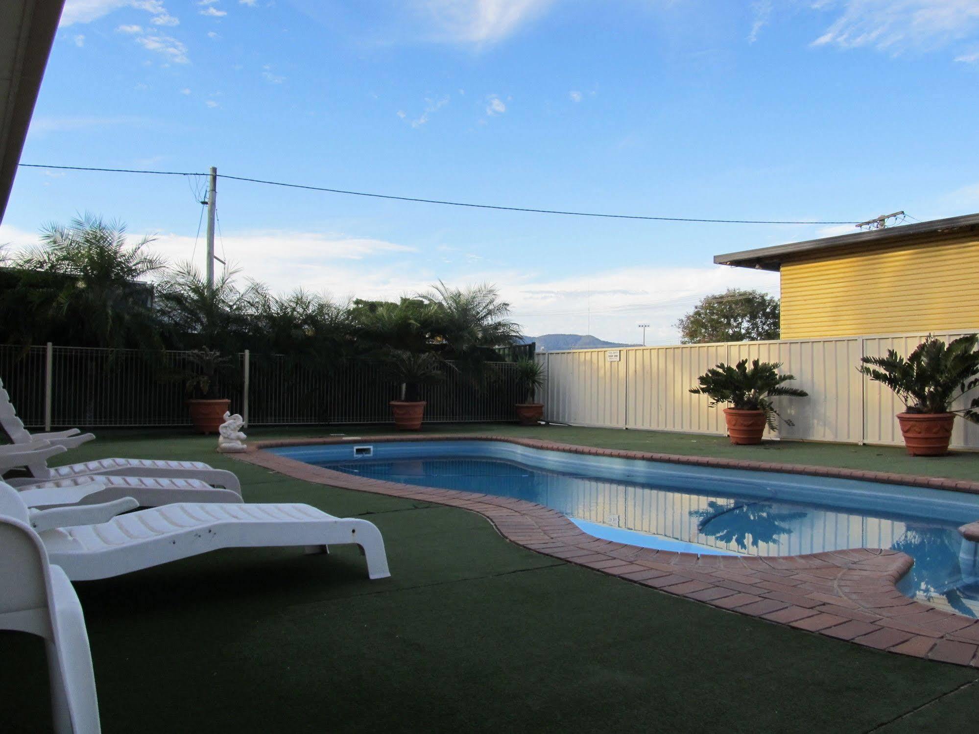 רוקהמפטון Sunpalms Motel מראה חיצוני תמונה